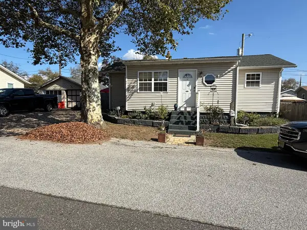 243 C St, CARNEYS POINT, NJ 08069