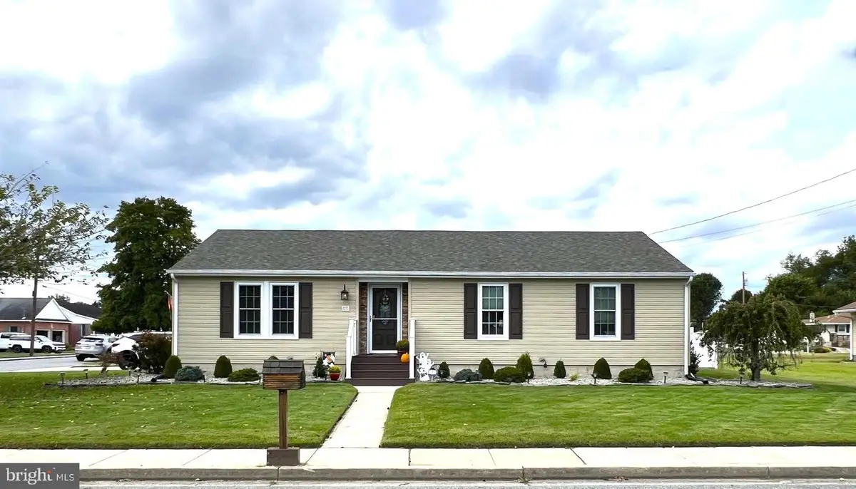 27 Morningside Dr, Pennsville, NJ 08070 - Image #1