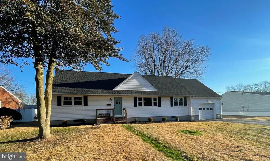 140 Castle Heights Ave, Pennsville, NJ 08070 - Image #2