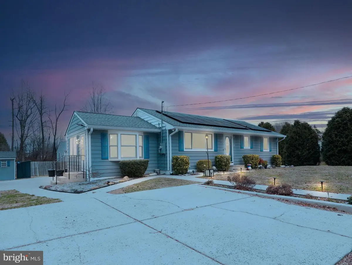 72 Oberlin Rd, Pennsville, NJ 08070 - Image #1