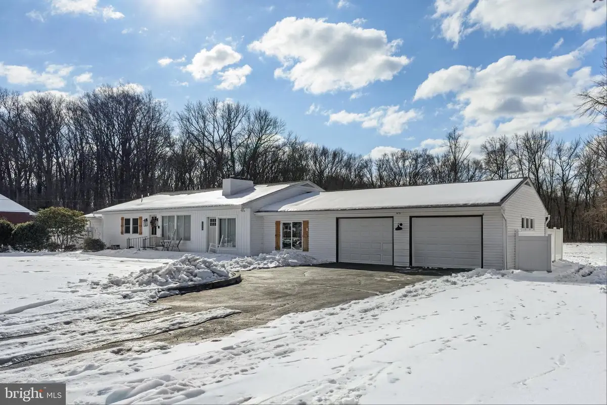 235 E Pittsfield St, Pennsville, NJ 08070 - #1