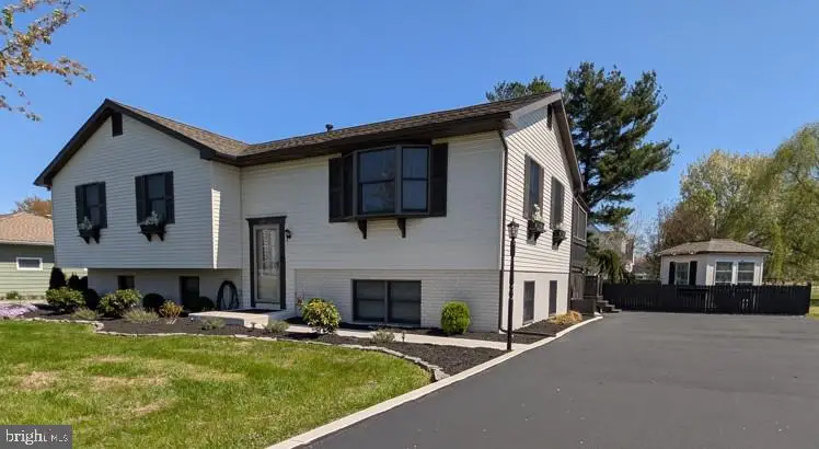 51 S Golfwood Ave, Carneys Point, NJ 08069 - #1