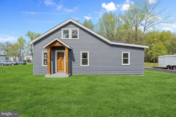 105 E Del A Vue Ave, CARNEYS POINT, NJ 08069