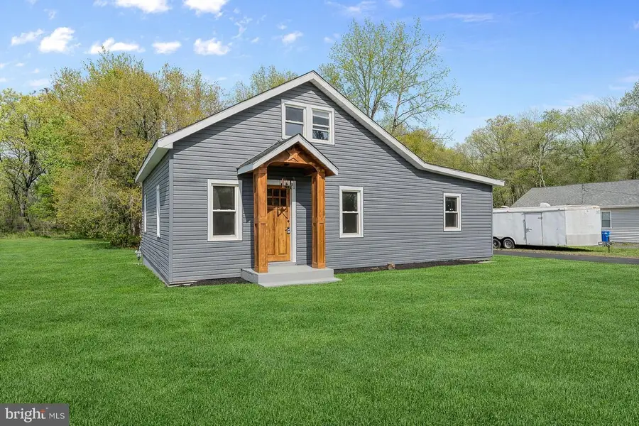 105 E Del A Vue Ave, Carneys Point, NJ 08069 - #2