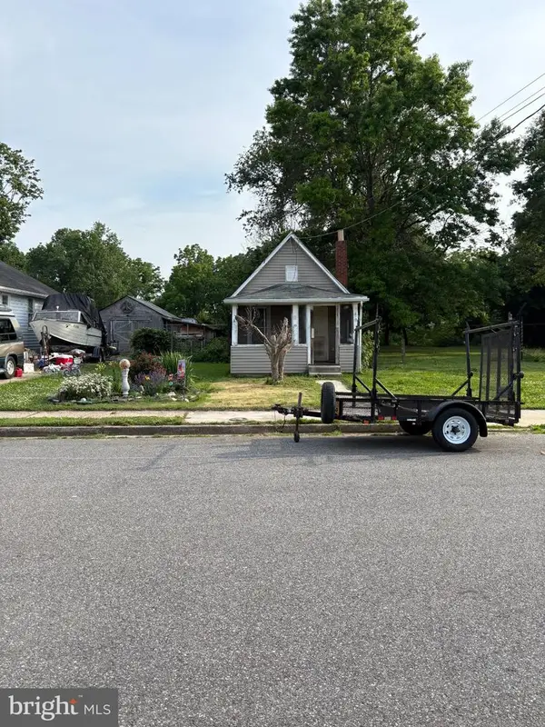 13 Broad St, PENNSVILLE, NJ 08070