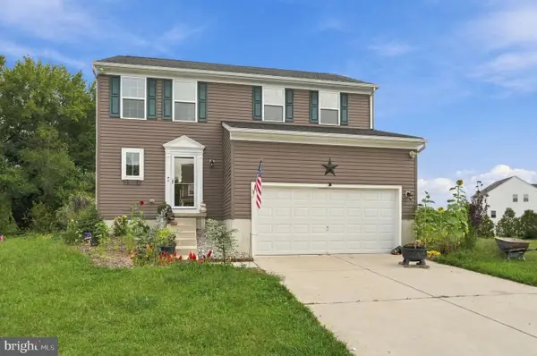 3 Lake Circle Cir, CARNEYS POINT, NJ 08069