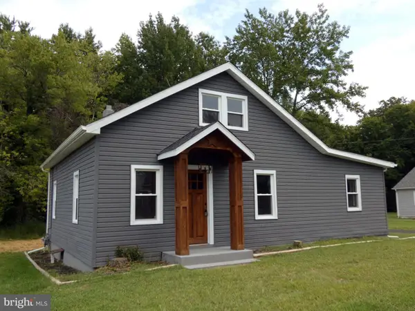 105 E Del A Vue Ave, CARNEYS POINT, NJ 08069