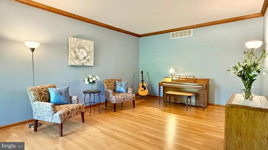 26 Poling Farm Ct, Belle Mead, NJ 08502 - #3