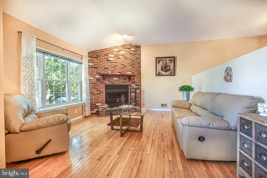 194 Driscoll Ct, Somerset, NJ 08873 - #3