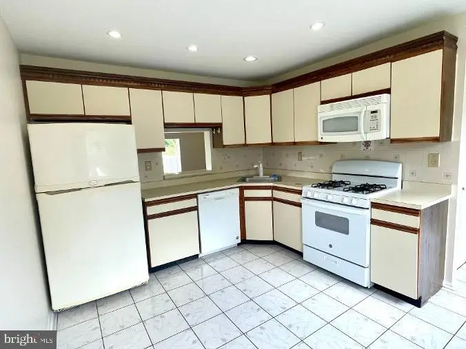45 Townsend Ct, Franklin Park, NJ 08823 - #3