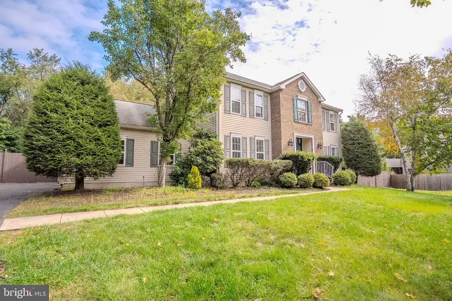 6 Fountain Dr, Somerset, NJ 08873 - #3