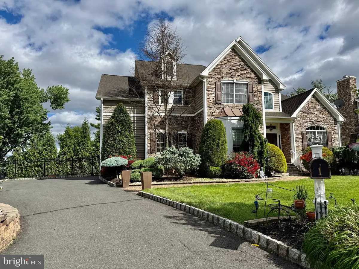1 Hartman Ct, Clark, NJ 07066 - #1