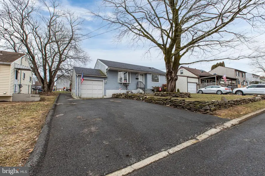 135 Riverview Rd, Phillipsburg, NJ 08865 - #2