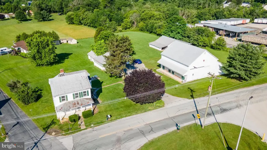 297 S Water St, New Oxford, PA 17350 - Image #2