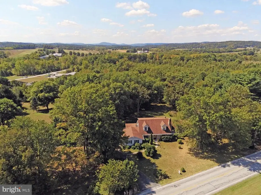 90 Knoxlyn Orrtanna Rd, Gettysburg, PA 17325 - Image #2