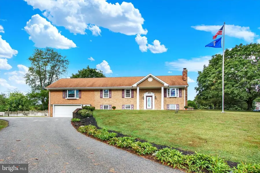 105 Bee Jay Ln, Hanover, PA 17331 - Image #2