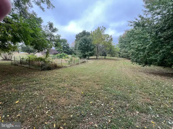 20c Locust Dr, LITTLESTOWN, PA 17340