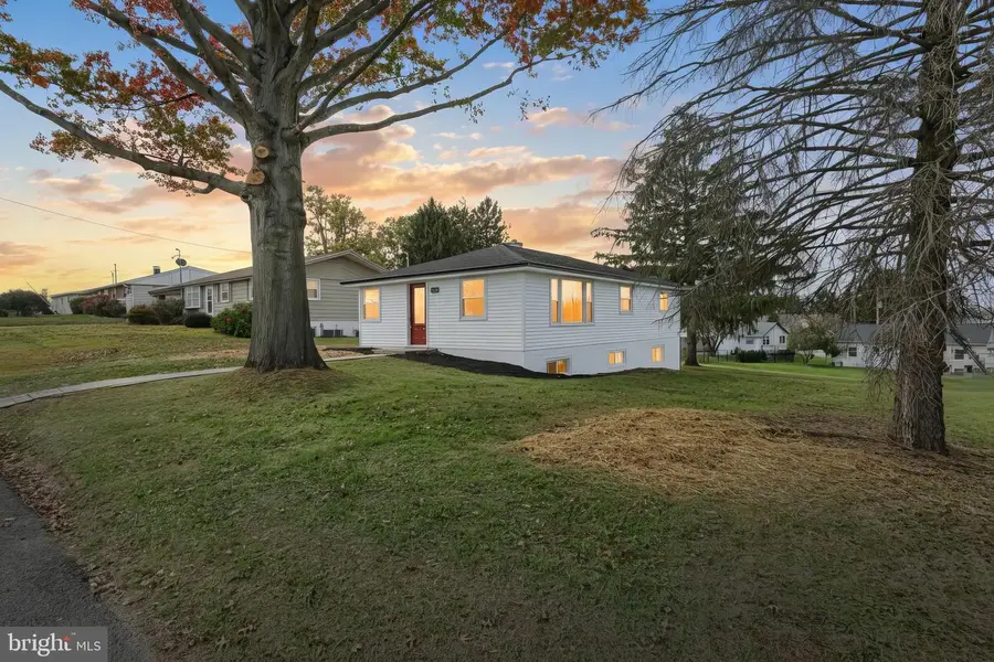 52 Oak Dr, Hanover, PA 17331 - Image #2