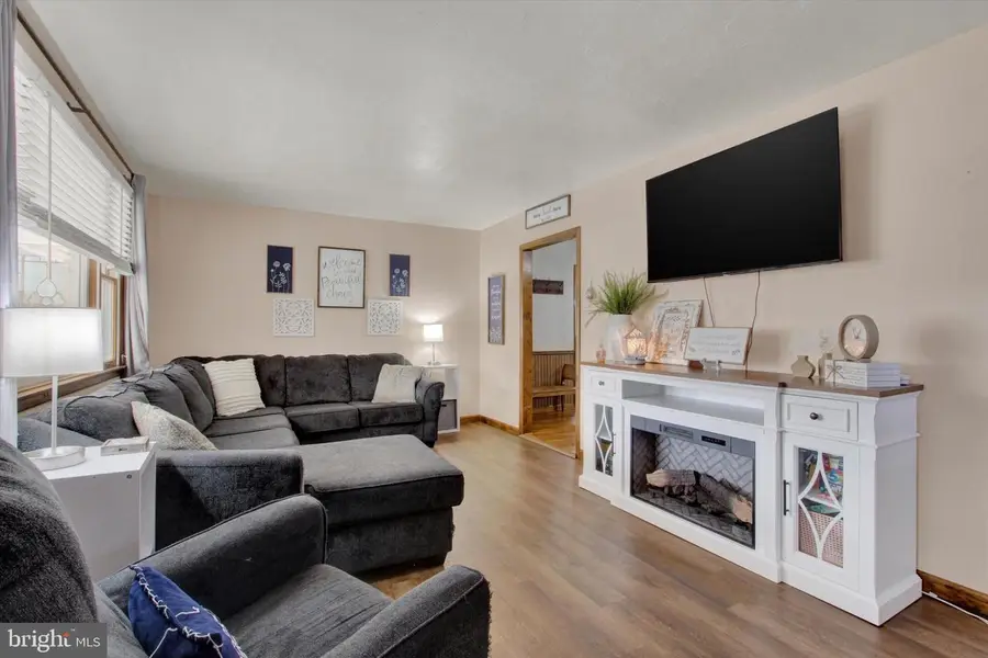 120 Kohler Mill Rd, New Oxford, PA 17350 - Image #2