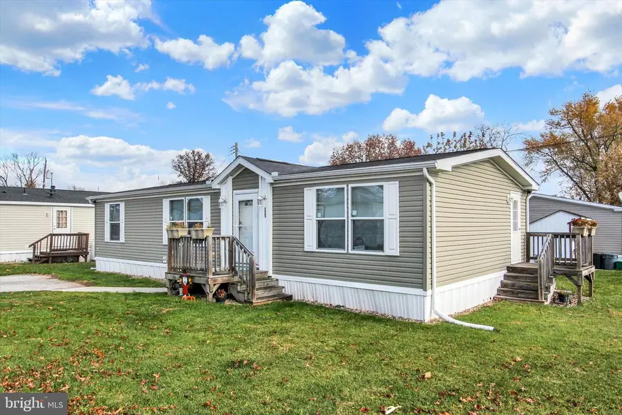 225 Brick Ln, New Oxford, PA 17350 - Image #2