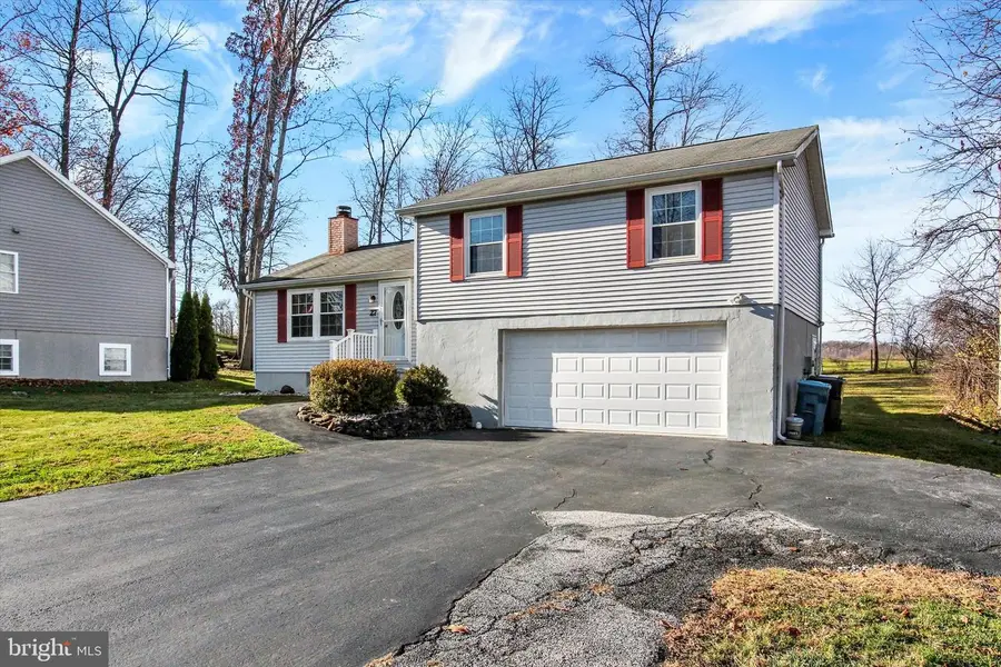 27 Mccandless Dr, East Berlin, PA 17316 - Image #3