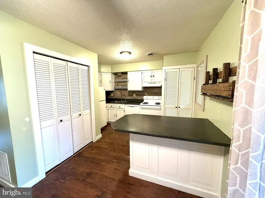 4 Oxwood Cir, New Oxford, PA 17350 - Image #2