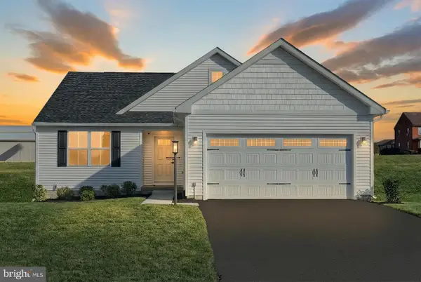 77 Summerfield Dr, HANOVER, PA 17331