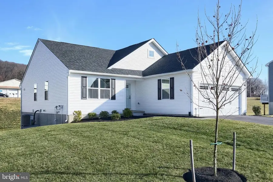 77 Summerfield Dr, Hanover, PA 17331 - Image #2