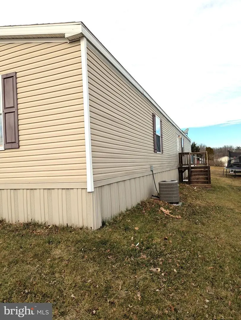 425 Ardmore Ln, Abbottstown, PA 17301 - Image #2