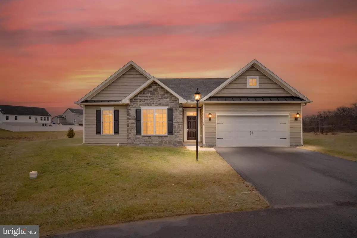 19 Osprey Ct, Gettysburg, PA 17325 - Image #1