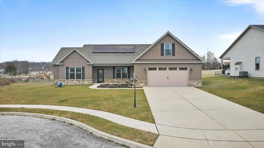 41 Smith Cir, Littlestown, PA 17340 - Image #2