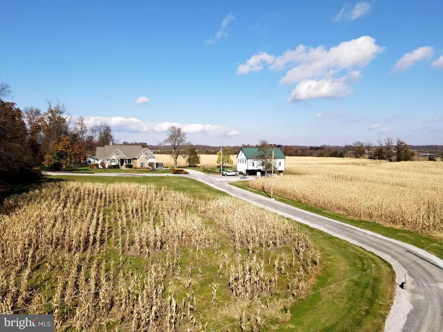 140 W Reynolds Rd, New Oxford, PA 17350 - Image #2