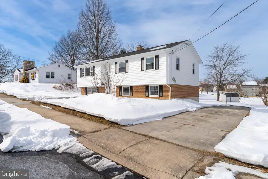 149 W Myrtle St, Littlestown, PA 17340 - #2