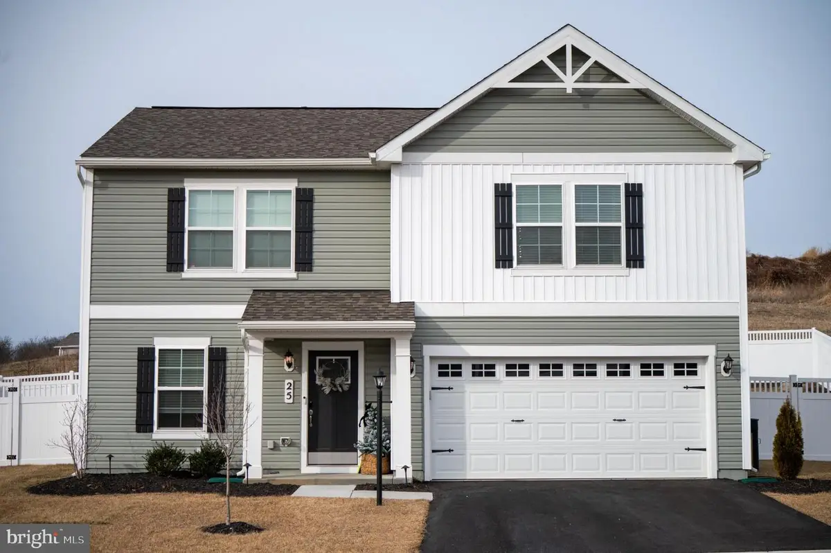 25 Natures Way Cir, New Oxford, PA 17350 - Image #1