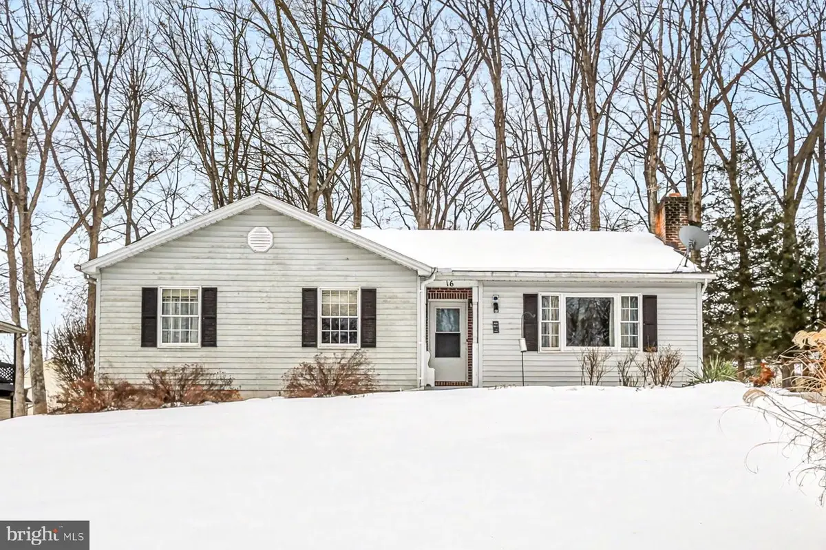 16 Halleck Dr, East Berlin, PA 17316 - #1
