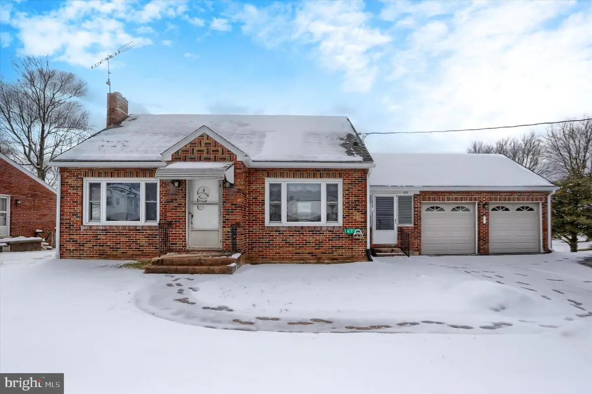 678 Littlestown Rd, Littlestown, PA 17340 - #1