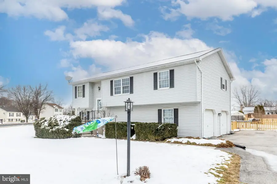 720 W Myrtle St, Littlestown, PA 17340 - #2