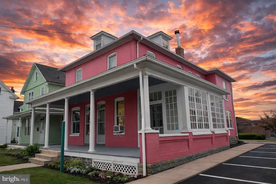 358 E York St, Gettysburg, PA 17325 - #2