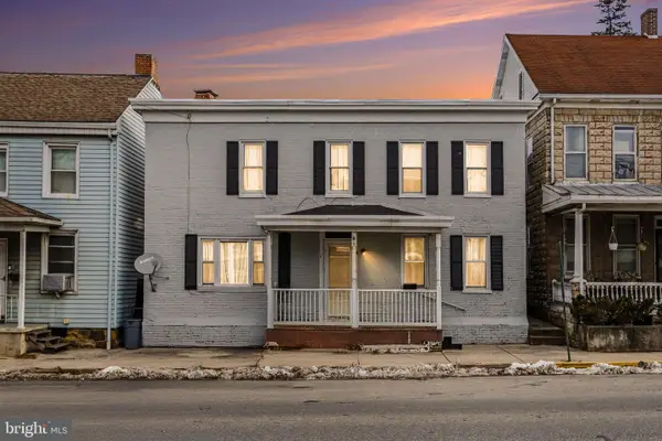 14 Hanover Street, NEW OXFORD, PA 17350