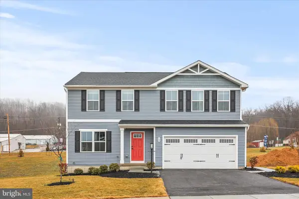 69 Summerfield Dr, HANOVER, PA 17331