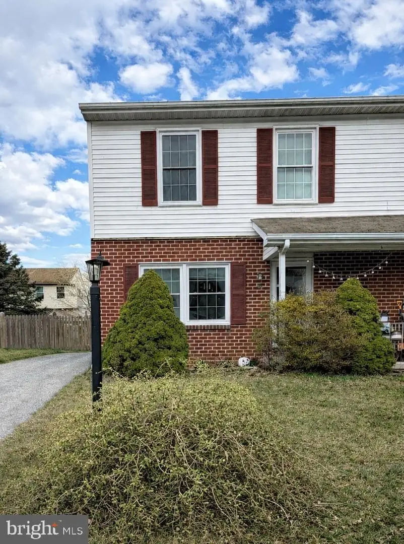 18 E Lakeview Dr, Littlestown, PA 17340 - #1