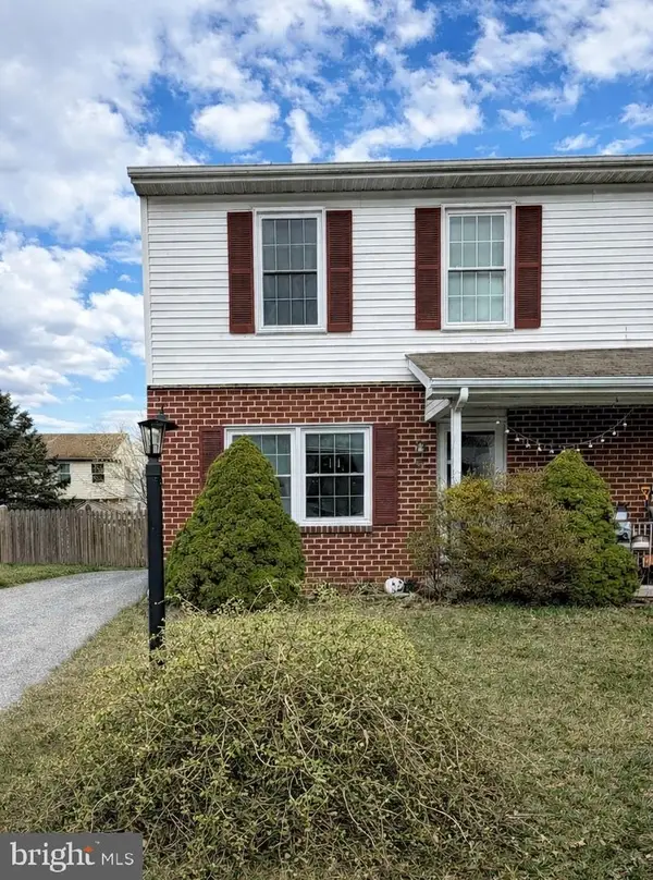 18 E Lakeview Dr, LITTLESTOWN, PA 17340