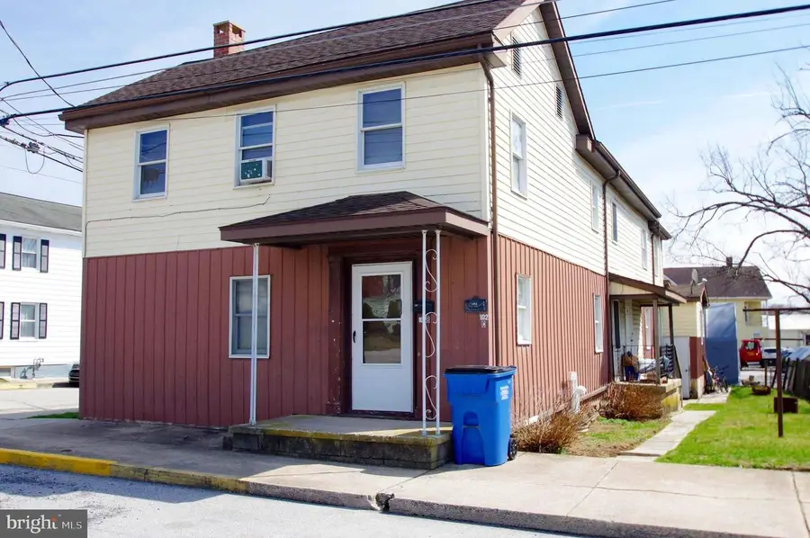 102 Cemetery St, Littlestown, PA 17340 - #2
