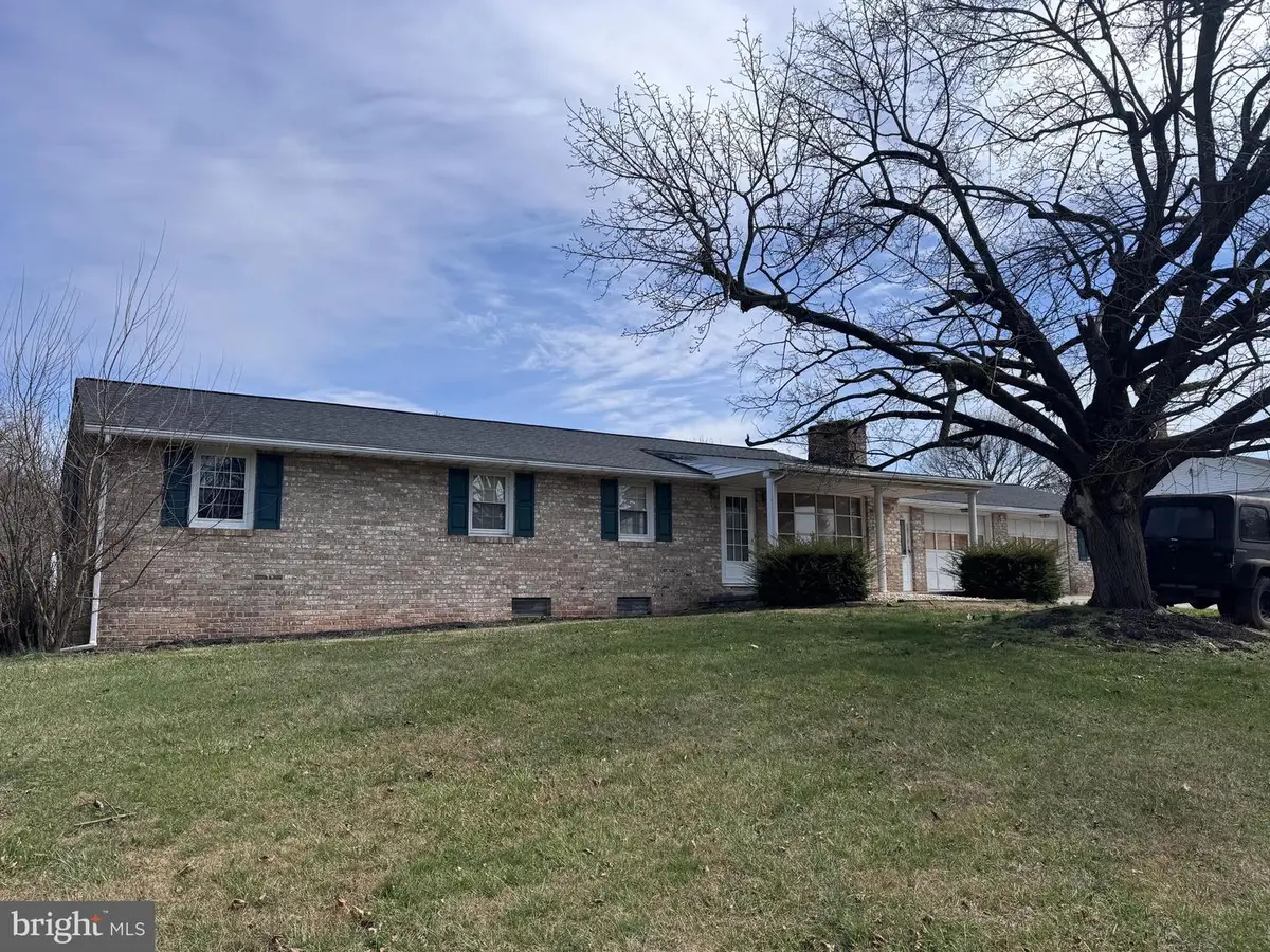 5 Sunset Dr, Gettysburg, PA 17325 - #1