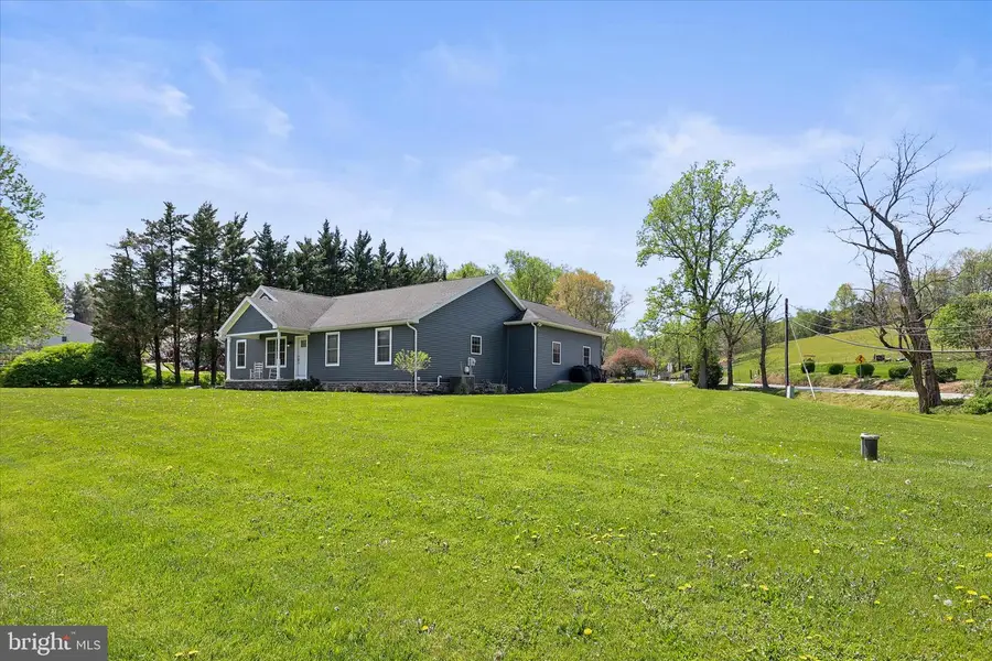 8 Orchard Dr, Hanover, PA 17331 - #2