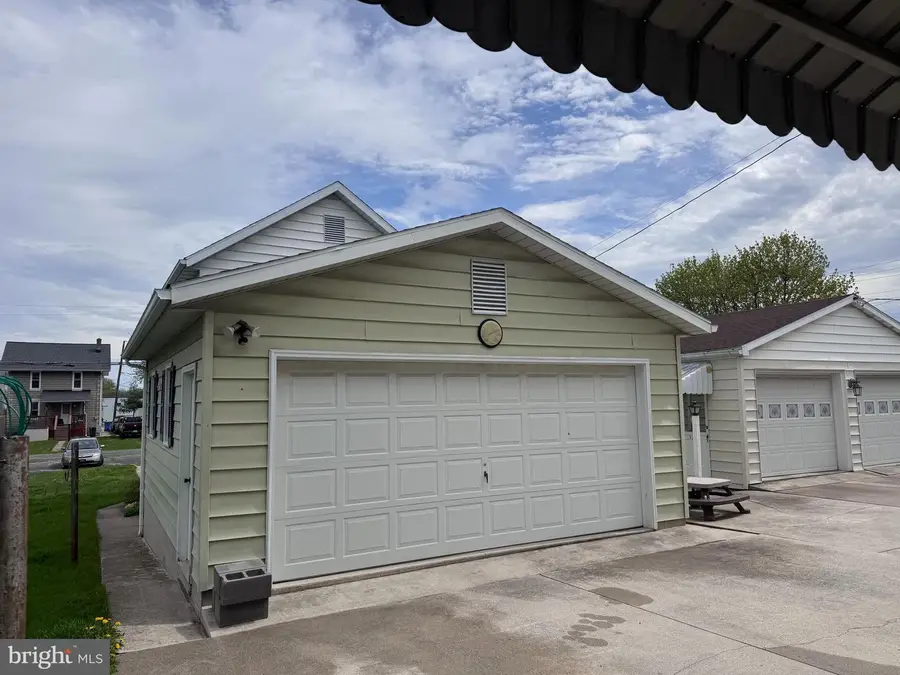 315 N Queen St, Littlestown, PA 17340 - #2