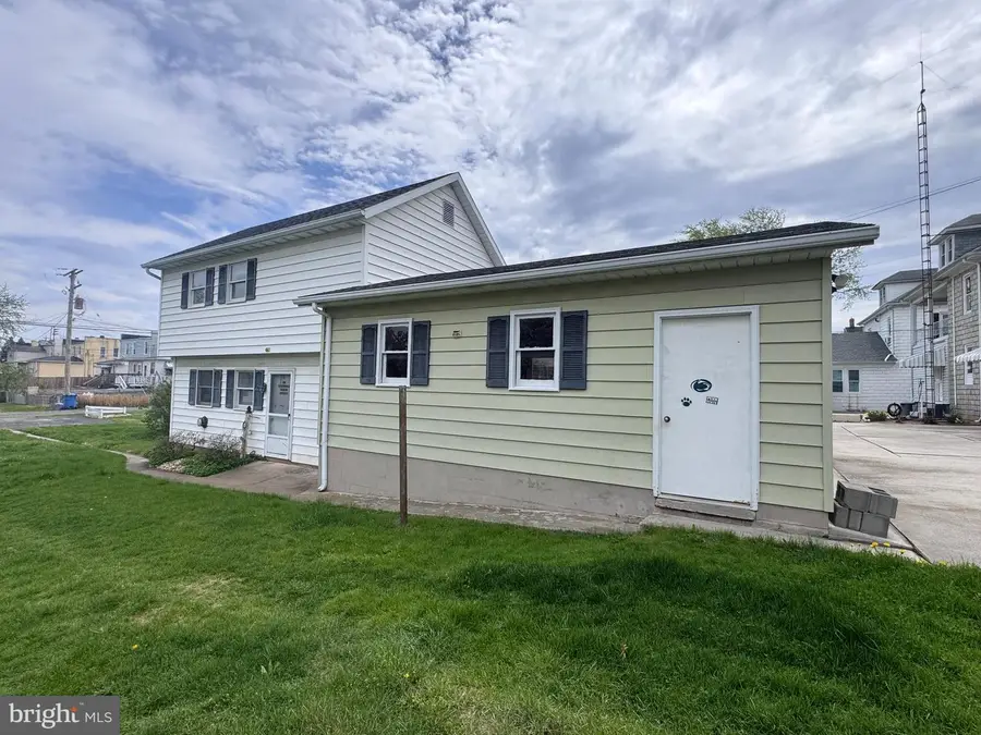 315 N Queen St, Littlestown, PA 17340 - #3