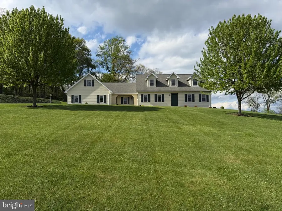 215 Villa Vista Ave, Hanover, PA 17331 - #2