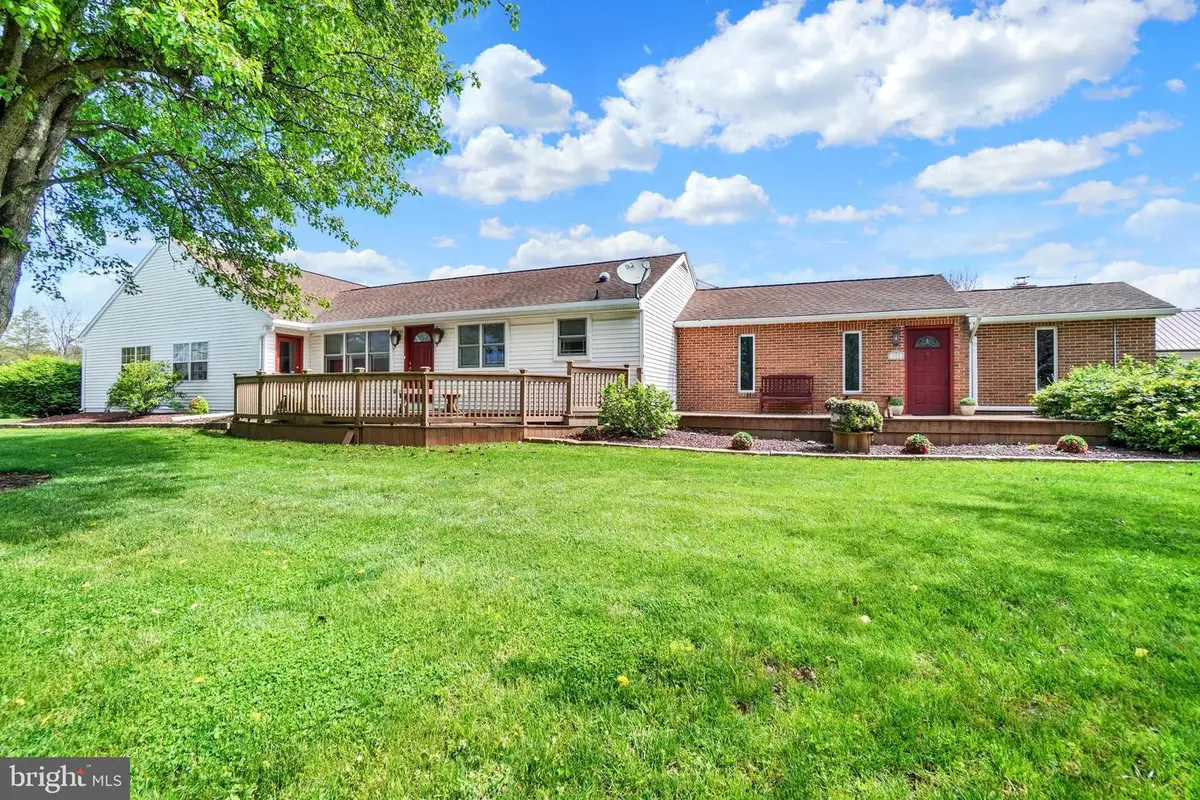 315 700 Rd, New Oxford, PA 17350 - #1