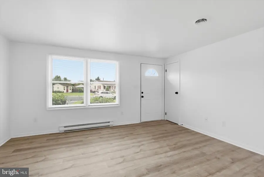117 Liberty Dr, New Oxford, PA 17350 - #3